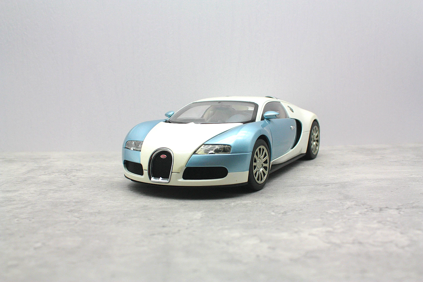 Autoart 1:18 Veyron 16.4 أبيض أزرق محاكاة طبعة محدودة جميع سبيكة معدنية مفتوحة ثابتة لعبة مجسمة هدية #1