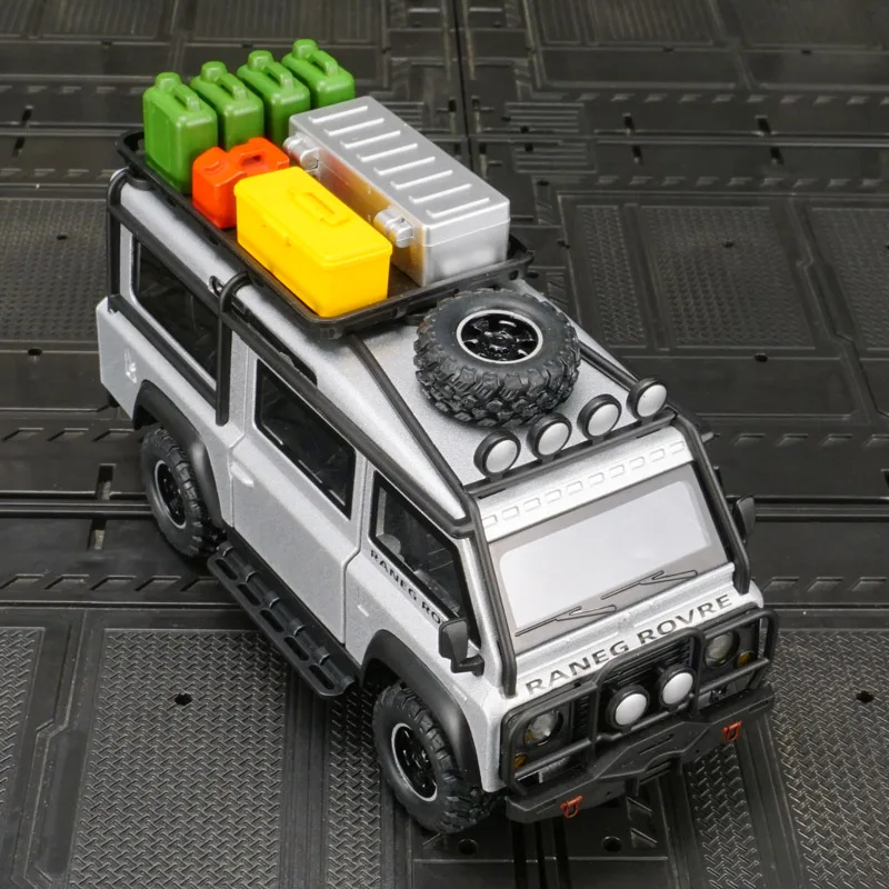 1:32 Land Rover Defender Van Rendering van alloy model, doors and trunk can be opened has simulated sound and lighting functions