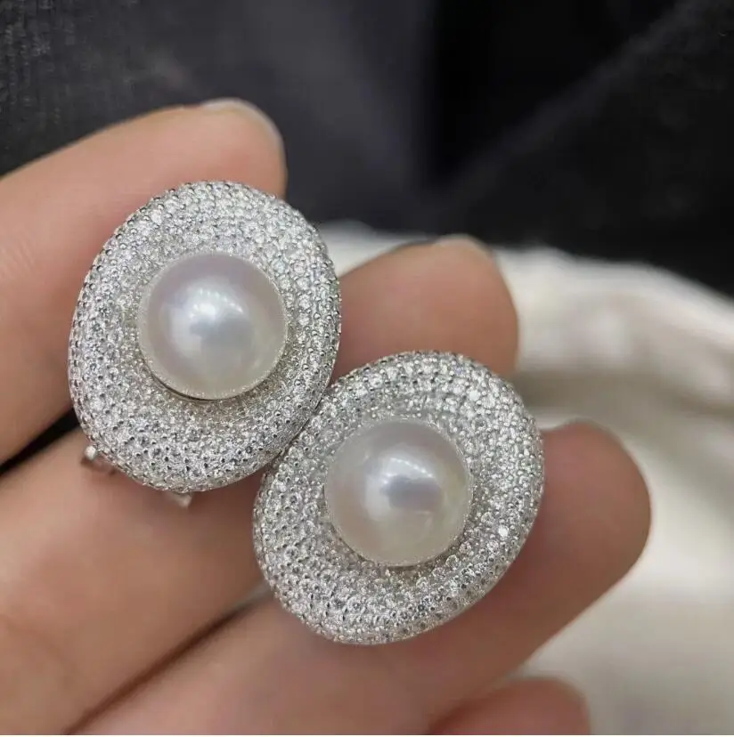 

elegant pair of 10-11mm south sea round white pealr stud earring 925s