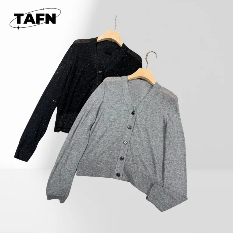 

Women's Premium Vintage Cashmere Cardigan – Soft and Stylish for 2025 Retro Chic and Cozy for Casual OccasionsAI0904