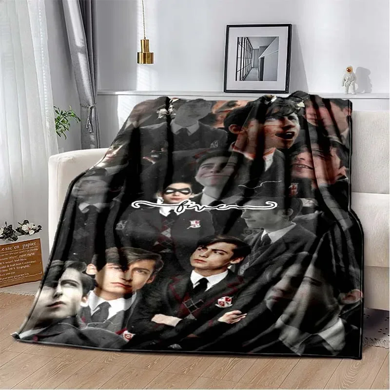 Aidan Gallagher Number Five Actor Blanket Flannel Fall and Winter Warm Plush Throw Blankets for Bed Office Picnic Blanket Gift