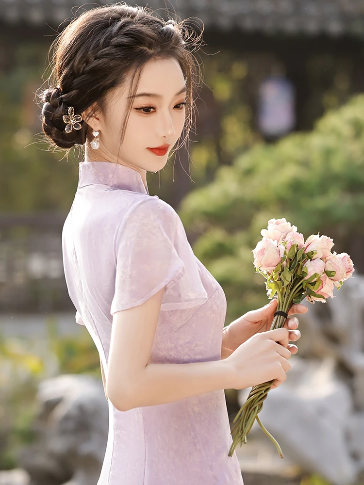 

Фиолетовое ципао в китайском стиле, модифицированное, средней длины, с коротким рукавом, женское, для повседневной носки, с высоким разрезом, в винтажном стиле