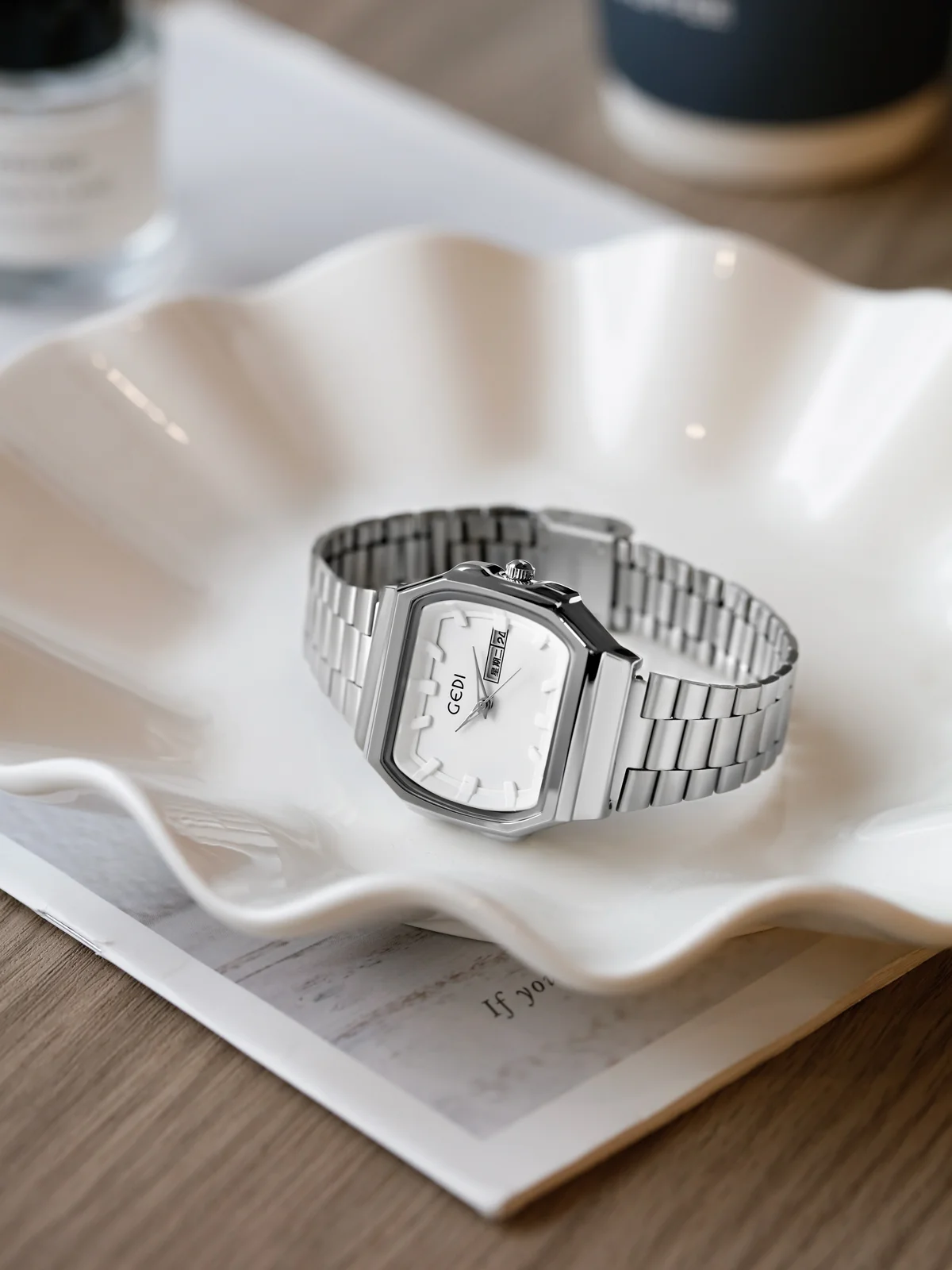 Watches for women 2025 new style light luxury fashion high-end temperament high-value watch female student female gift