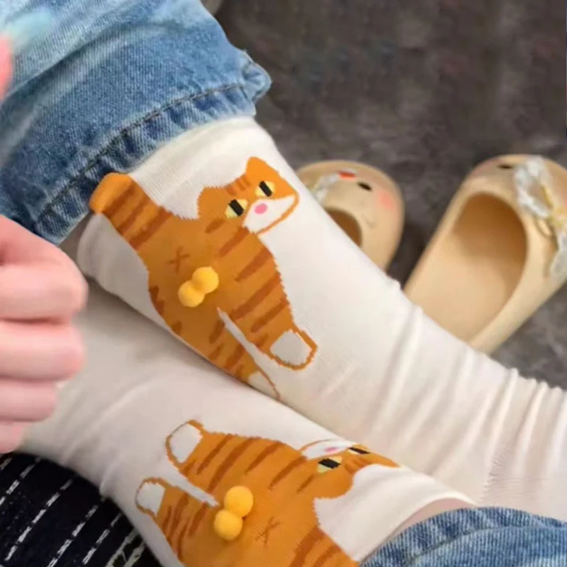الجوارب النسائية لطيف مضحك القط Ins الكورية منتصف أنبوب النوم الجوارب الإبداعية بتمشيط القطن منتصف جوارب أنبوبية امرأة 2025 هدية السنة الجديدة
