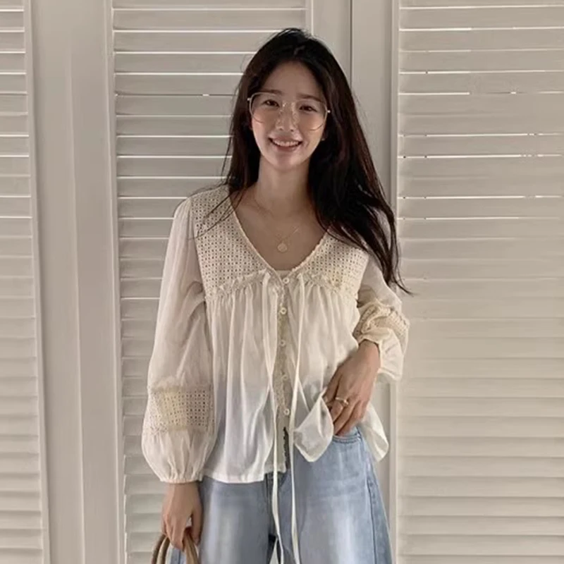 Sweet Chic V-Ne Hollow out Lace Trim Bubble Sve irt Women's Top Spring New Sle Loose Fit Long Sve Polyester Fiber