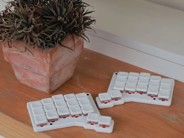 

Беспроводная разделенная механическая клавиатура Forager 3X5, комплект горячей замены, прошивка ZMK, переключатель Choc V1, портативная 34 клавиши, разделенные клавиатуры Corne