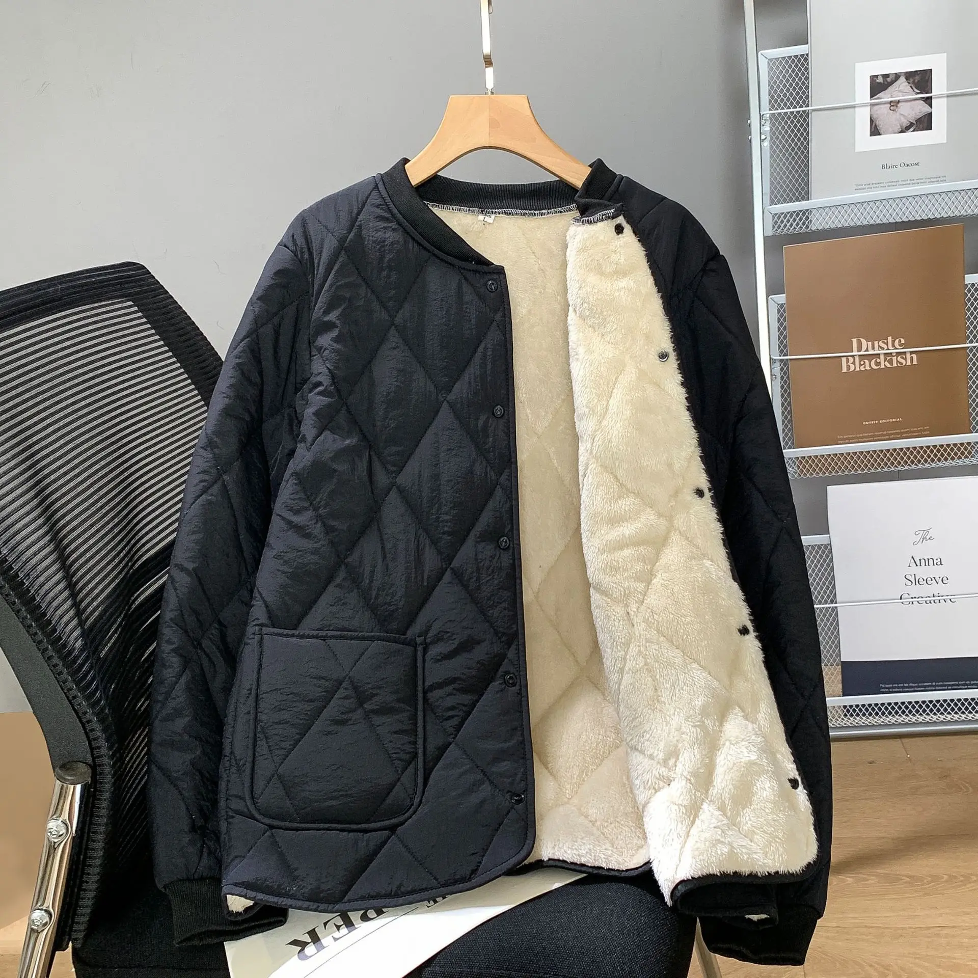 

Новая осенне-зимняя приталенная куртка 2026 года с воротником-стойкой и флисовой подкладкой для мужчин и женщин