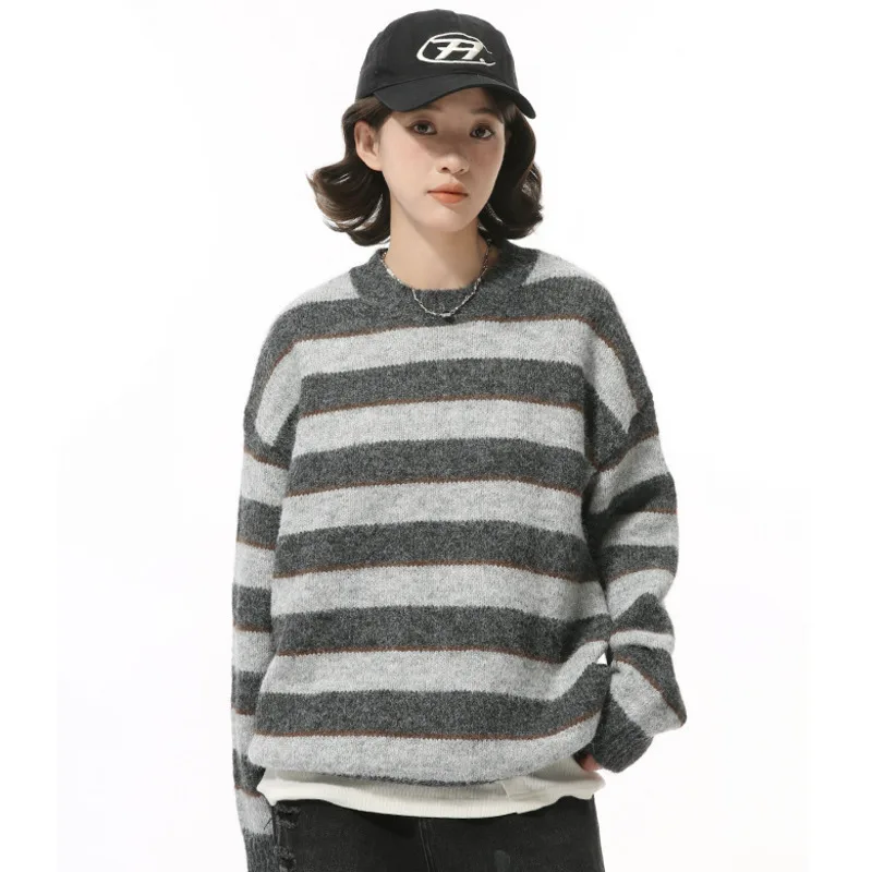 Korean Style Niche Design Men's Round Collar Knitted Sweaters Contract Color Striped Loose Male Pullovers 2024 Winter