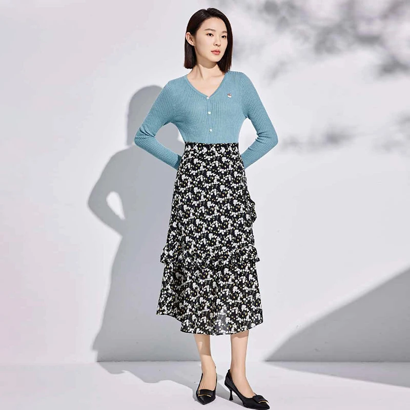 

Simple Pure Color V-Ne Thin Knitwear Decorative Button Women's Faion Spring Sweater Comfortable Fit Long Sve Knitted Top