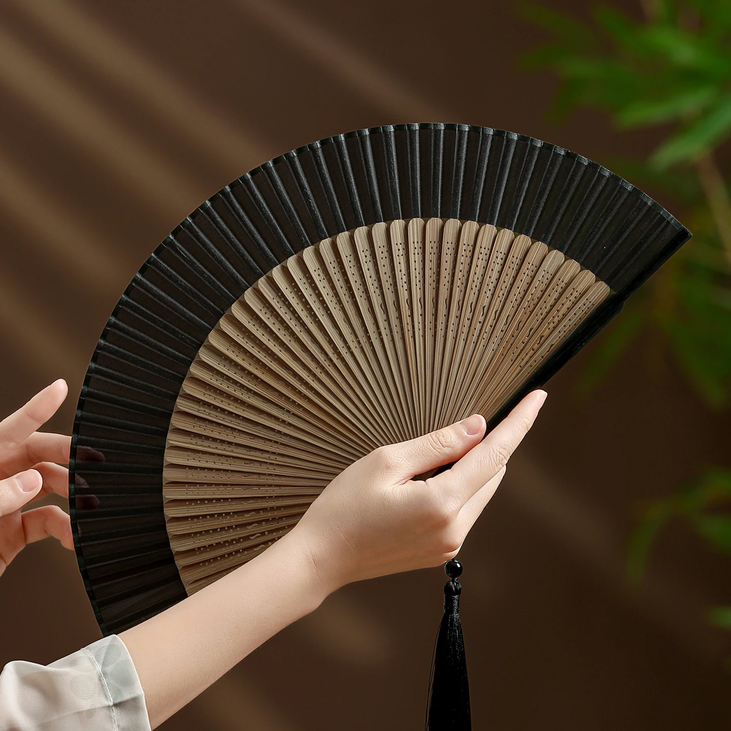 Folding fan compact and portable for summer  black solid color, Chinese style dance fan - Image 2