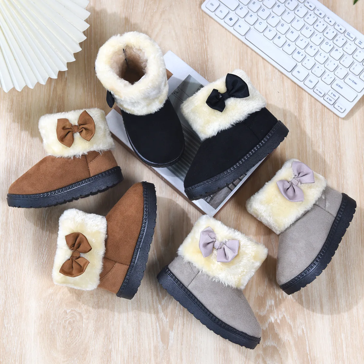 

Зимние детские теплые зимние ботинки с бантиками для девочек, плюшевая отделка, ботильоны с бархатной отделкой, детские утепленные нескользящие ботинки на мягкой подошве с молнией сзади