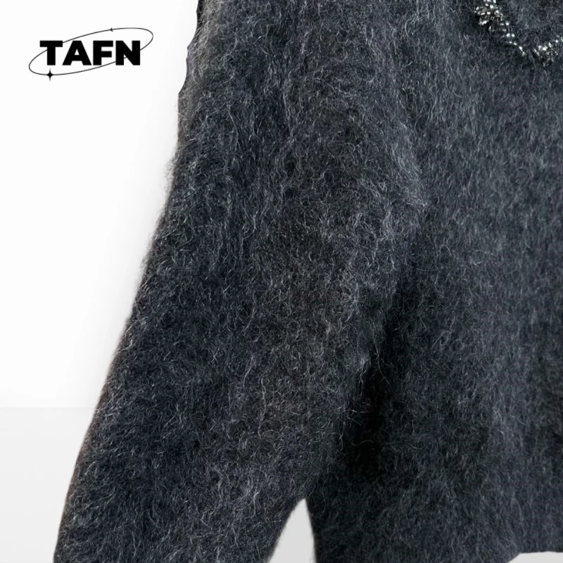 25 Popularnych Europejskich i Amerykańskich Kaszmirowych Termicznych i Wiatroodpornych Swetrów Casual z Dekoltem w Serek, Stylowych, Prostych i Uniwersalnych A25214