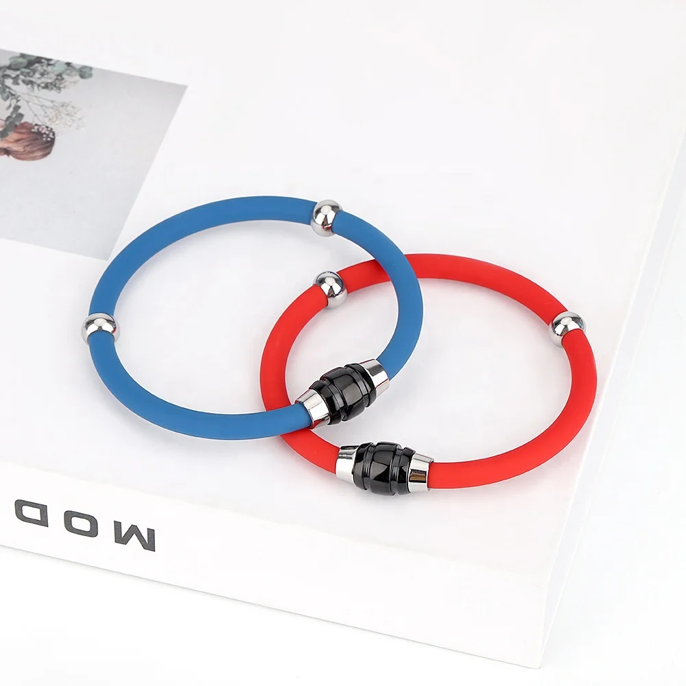 Bracciale antistatico in gomma siliconica in acciaio inossidabile di nuovo stile Bracciale energetico agli ioni negativi con magnete wireless per uomo e donna