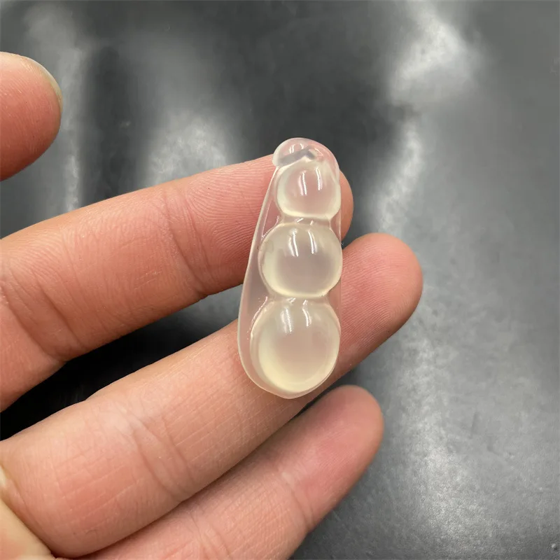 Cheap Jade Natural Genuine Goods Ice-like White Chalcedony Sauteed Green Beans Pendant White Agate Guanyin Pendant Jade pendant