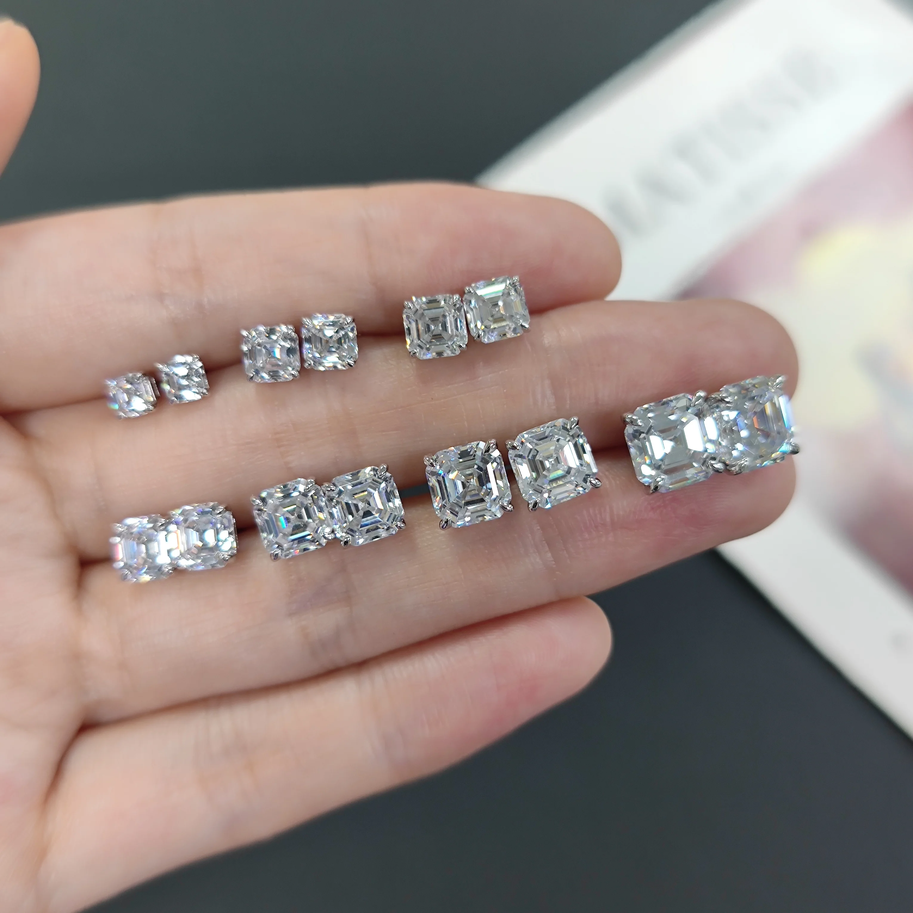 GEM\'S BALLET 0.4 - 3.0CT D Color Classic Claw Prong Asscher Cut Moissanite Stud Earrings in 925 Sterling Silver Gift For Her