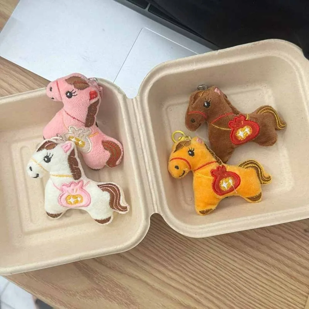 LLavero de caballo de peluche, decoración colgante, adornos para mochila, llavero del año del caballo, diseño bonito, colgante de Pony mascota de la suerte
