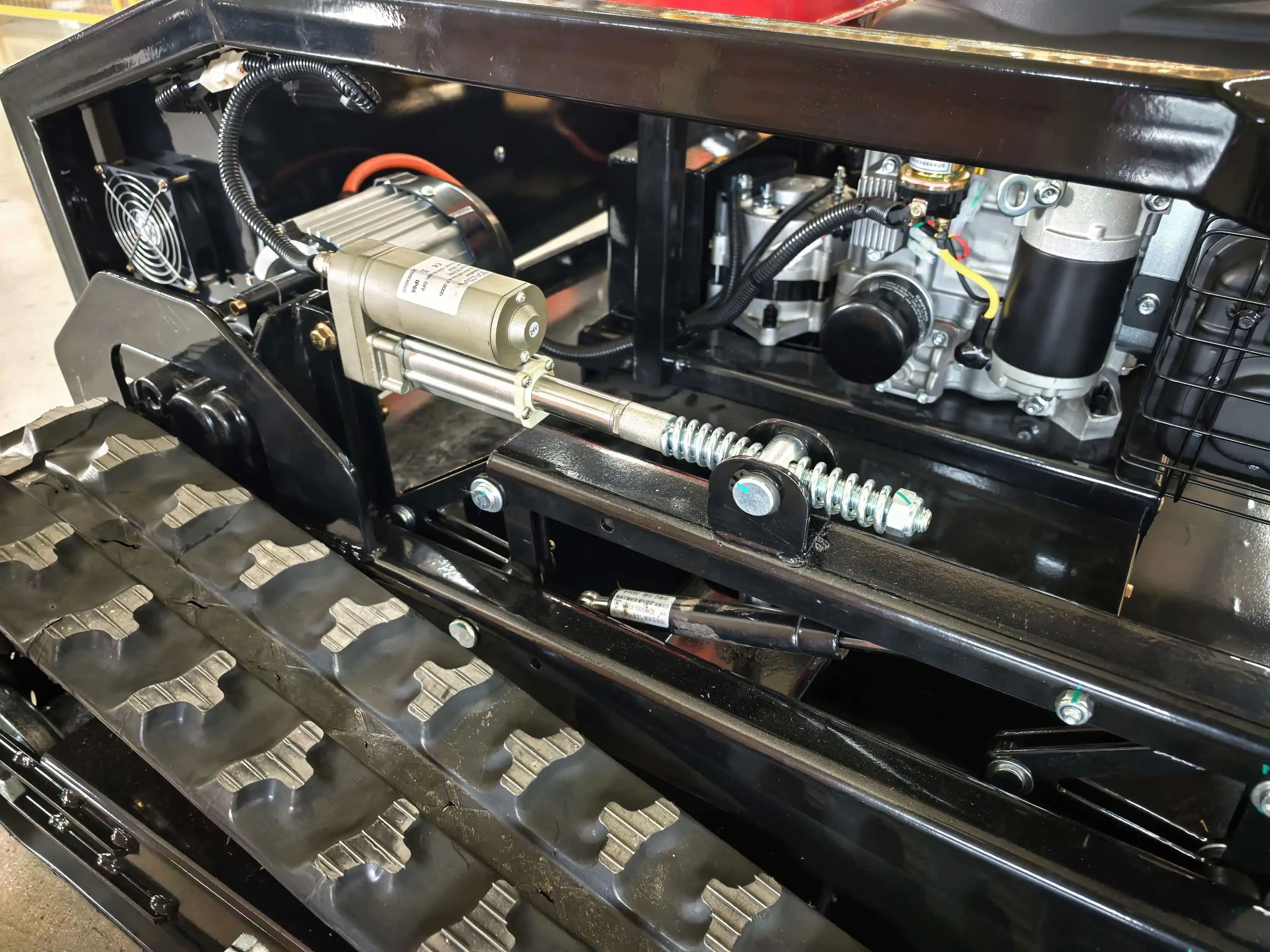 Customized 1000mm Remote Control Lawn Mower 22HP Track Brush Cutter | 55° Slope Climbing Mower Heavy-Duty Hillside Grass Cutter