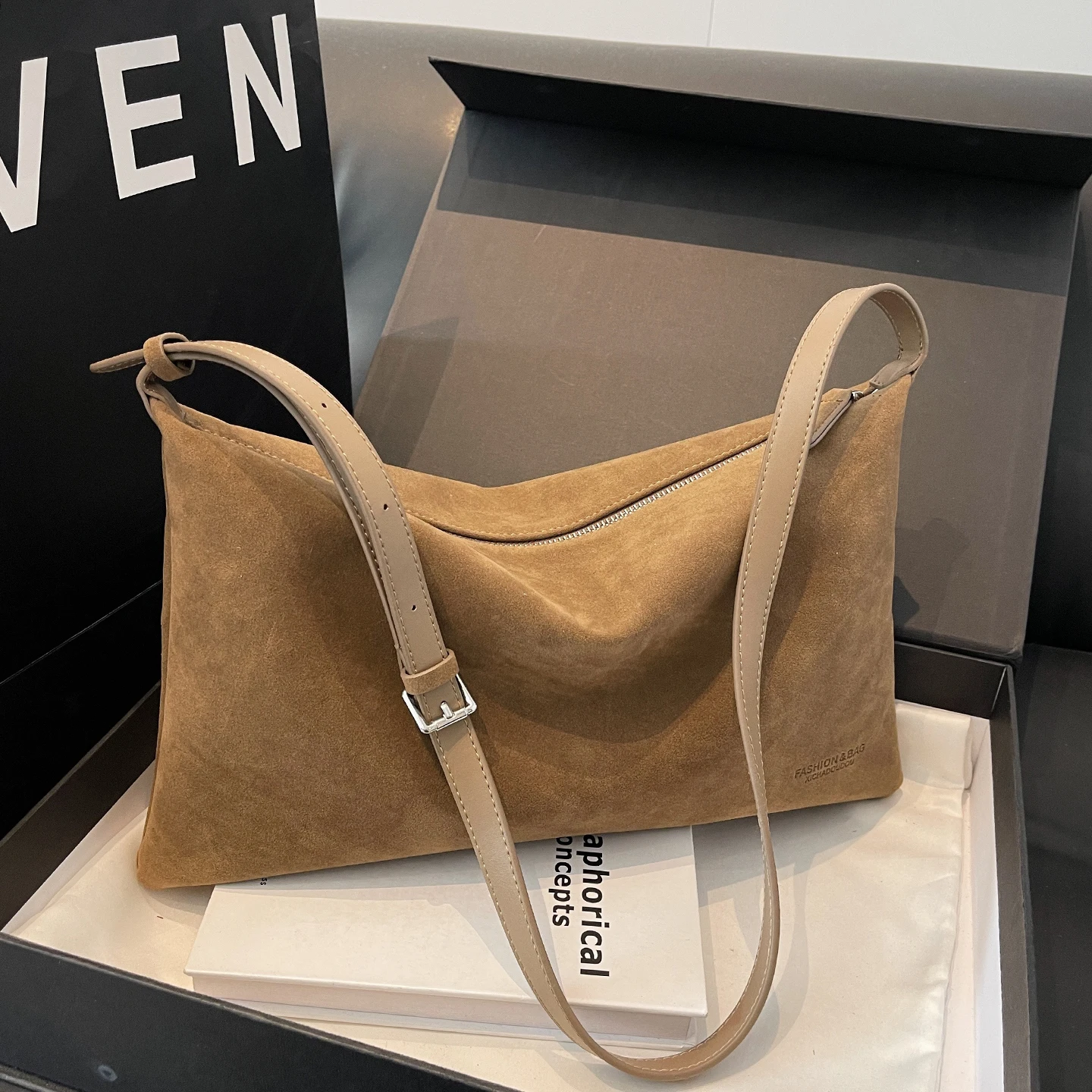 

Autumn Winter Women's One Shoulder Bag French Retro Faux Suede Large Capacity Handbag Temperament Commute Underarm Bags