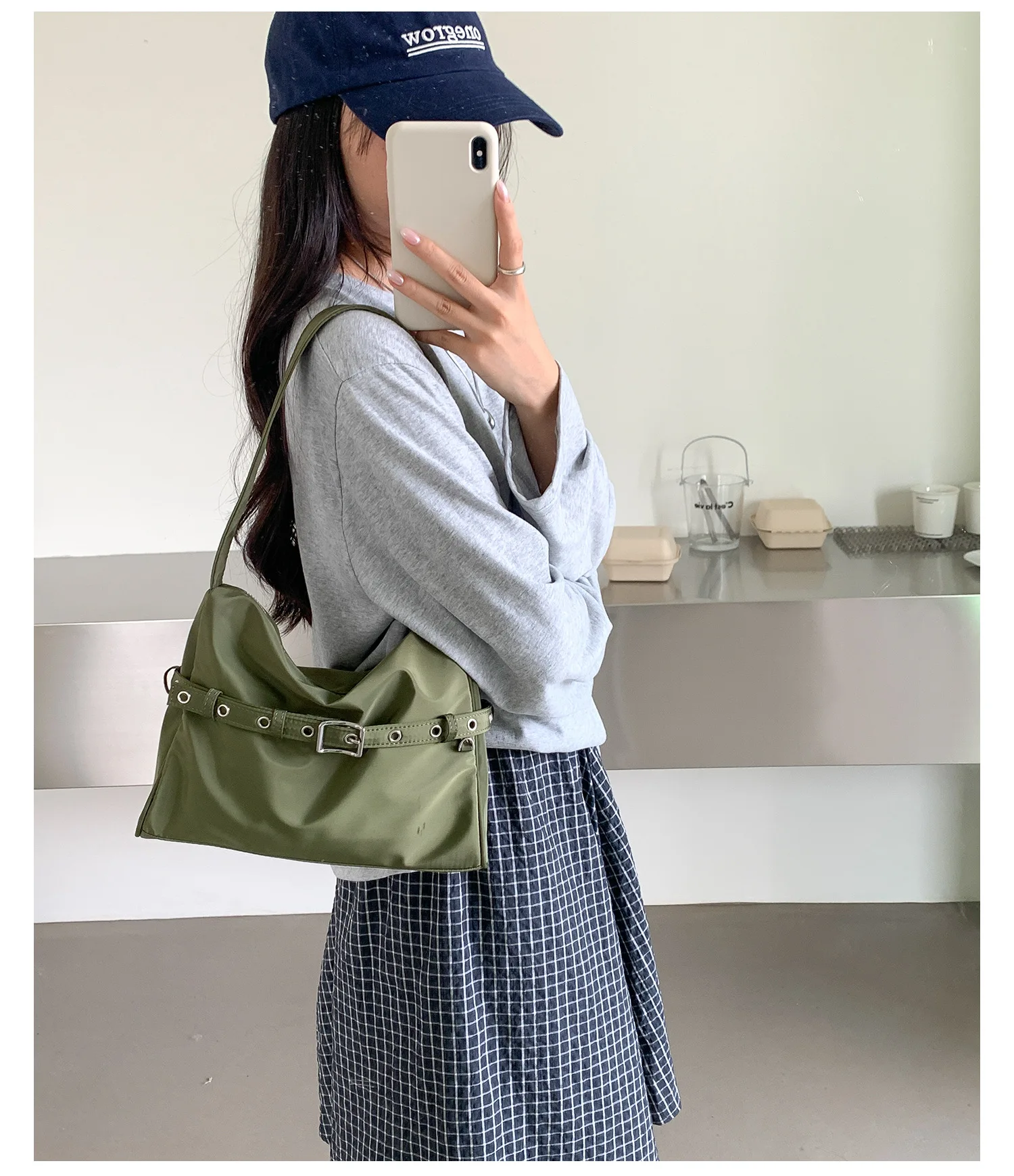 حقائب كتف جديدة ذات سعة كبيرة لعام 2025 حقائب يد نسائية بسيطة بلون سادة من النايلون بتصميم متخصص حقيبة تحت الإبط للسيدات