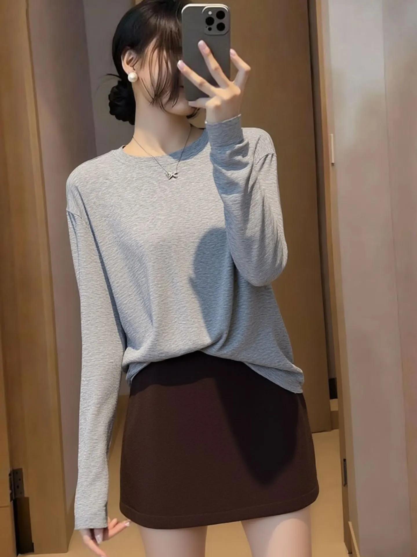 

Casual Versatile Long Sve round Ne Color Base irt Loose Lazy Sle Top European High End Brand Silk Women's Faion