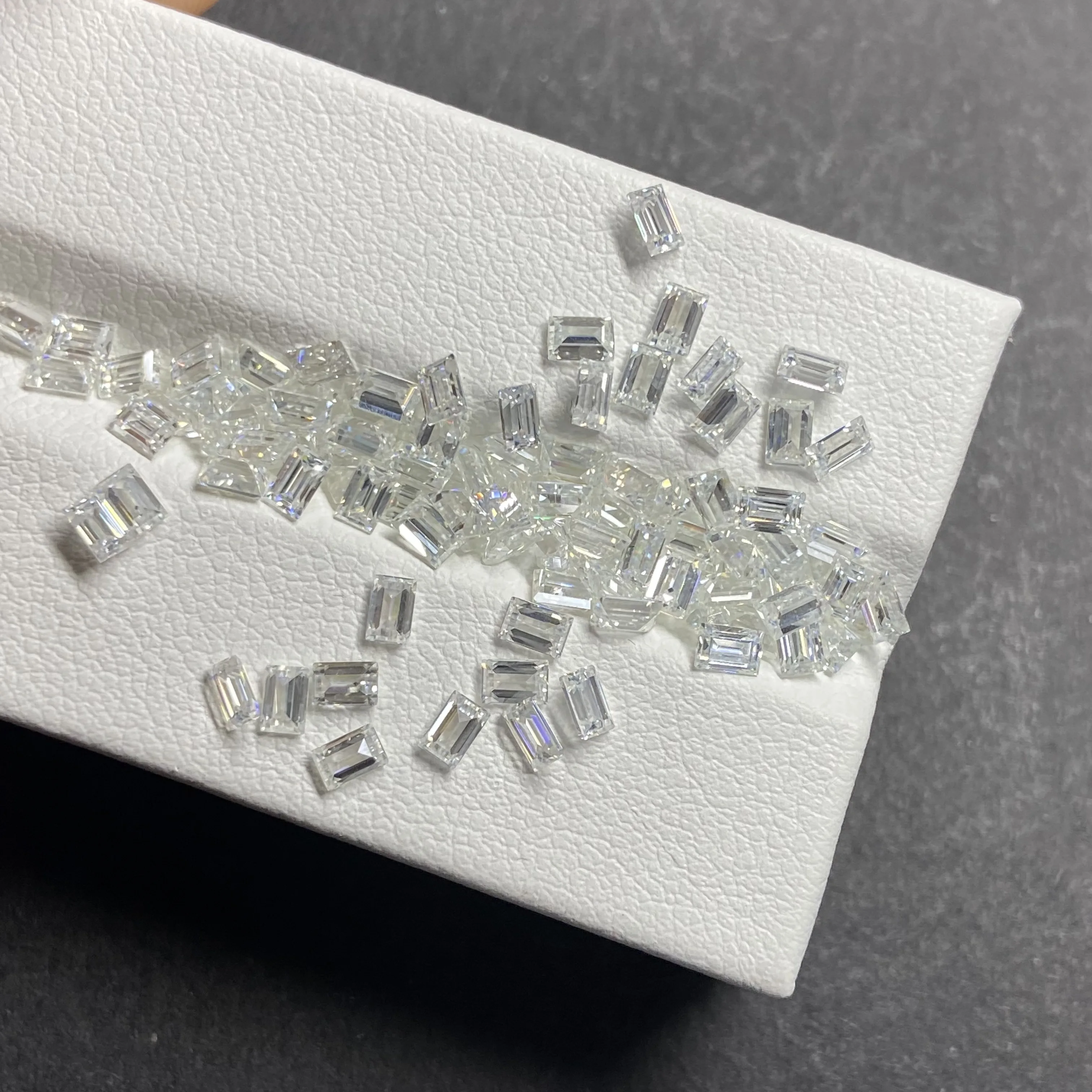 

10 Pieces 1 Bag Small Size 2x3mm Bagutte and Emerald Cut White Color Synthetic Moissanite Gemstone for Jewelry Making