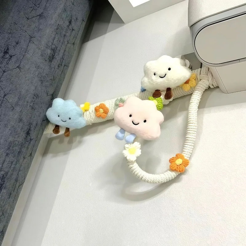 

Водопроводная труба покрыта и декоративная канализационная труба для балкона покрыта.