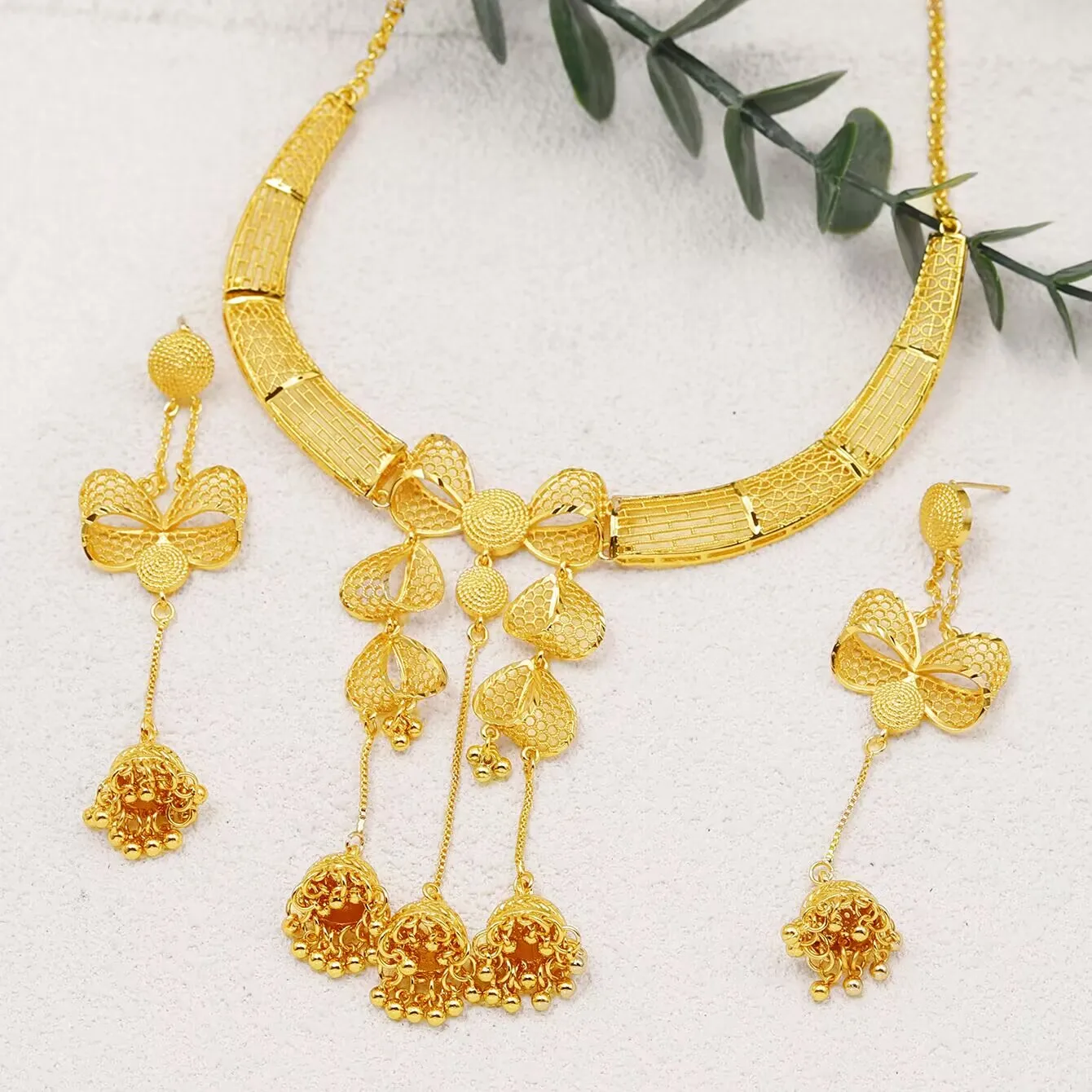 

Dubai US UK France New Gold Plated Alloy Necklace Earrings Wedding Party Anniversary Jewelry Gift Set for Lover YY10694