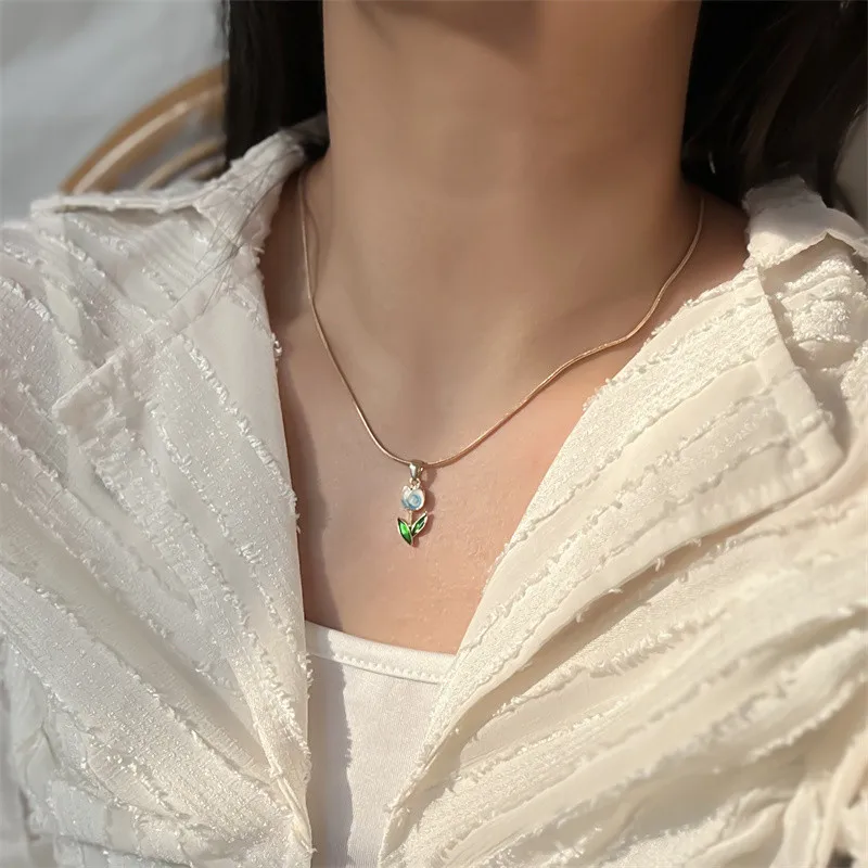 Vintage elegante Emaille-Halskette mit Tulpenblüten-Anhänger für Damen, modische Accessoires für junge Persönlichkeiten, Schlüsselbeinkette, Choker. – Detail 24