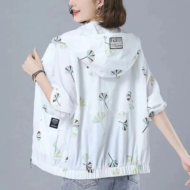 Women's Summer New Long Sleeve Lightweight Loose plus Size Casual Hooded Sun Protection Outerwear Polyester Fabric Floral Print