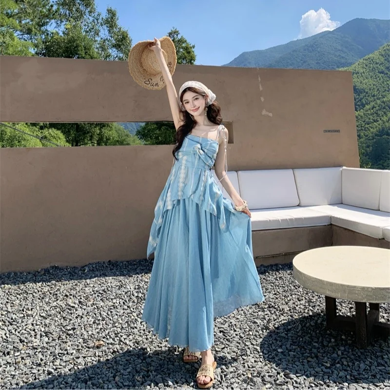 

Beautiful Vacation Style Two-Piece Set with Strapless Top And Skirt Unique Summer Outfit Tourist-Themed Ladies' Ensemble