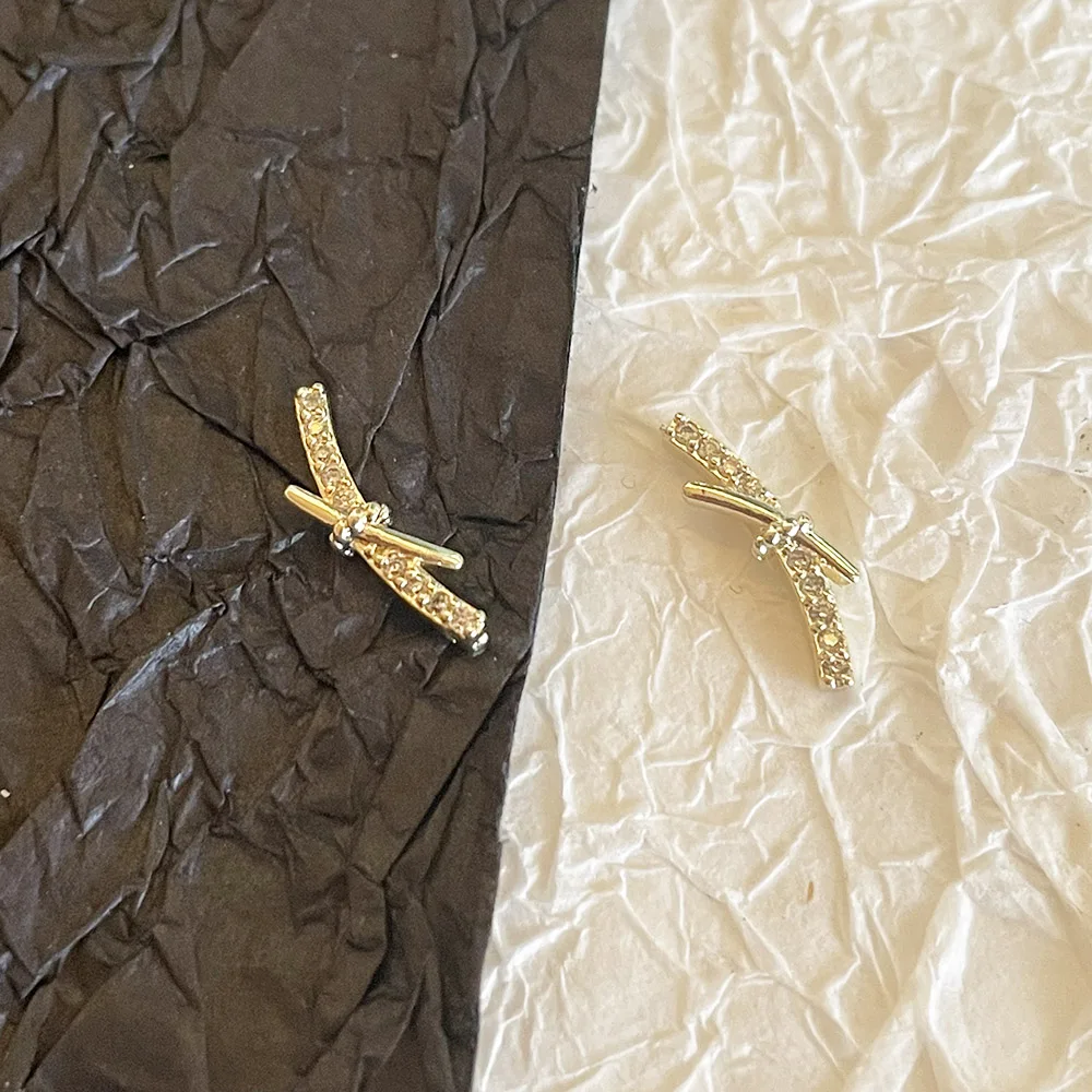 -Slimline BowTie- موجة راقية النمط الفرنسي سحر الذهبي نحيلة القوس عقدة مجوهرات ss الزركون كريستال تزين مسمار الحلي 404art