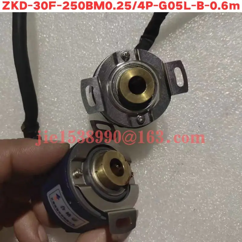 Used Encoder ZKD-30F-250BM0.25/4P-G05L-B-0.6m Normal Function Tested OK