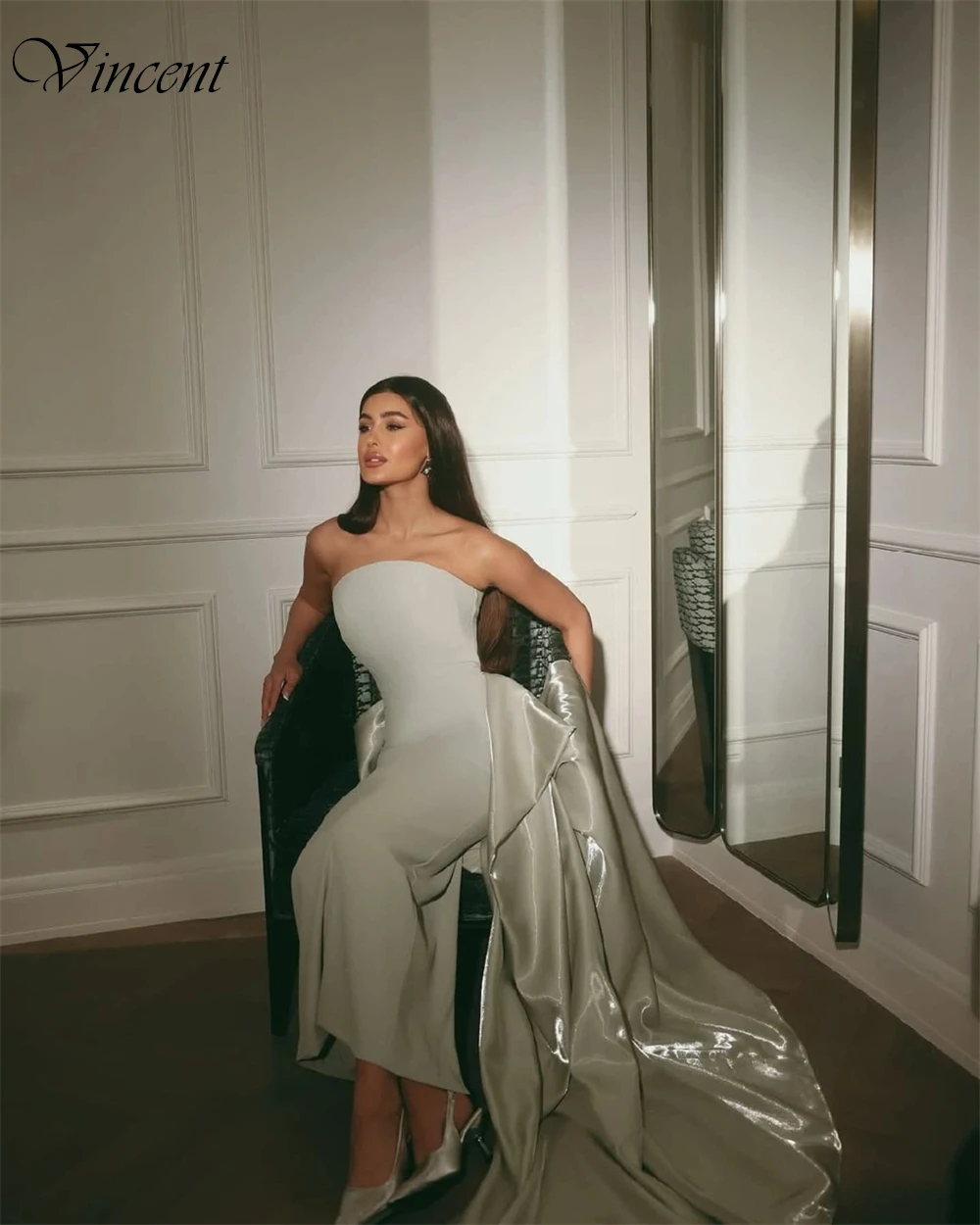 فستان سهرة رائع مخصص بدون حمالات أنيق بدون أكمام بطول الأرض لحفلات الزفاف بسيط من الجيرسيه ذيل شابيل