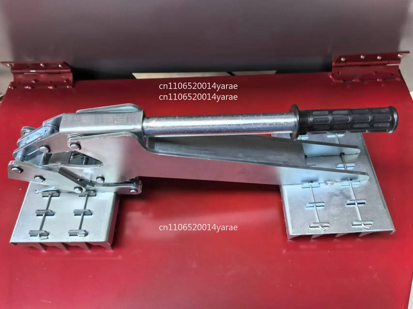 

Lawn Mowing Tool, Round Cutting Turf Clamp Tensioner, Trimming Line Cutting Glue Seam Press