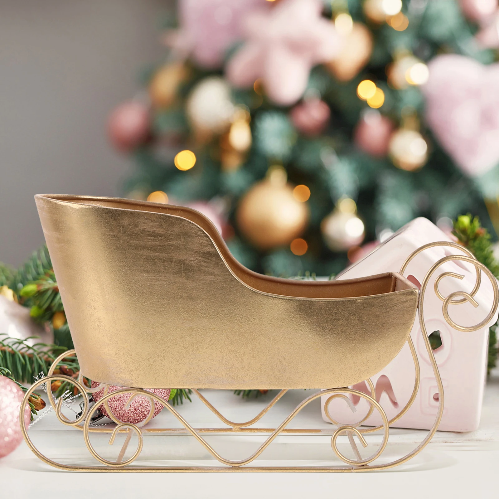 

Miniature Iron Sleigh Christmas Ornament Festive Desktop Decoration for Office Home Holiday Party Xmas Sleigh Decor Accessory