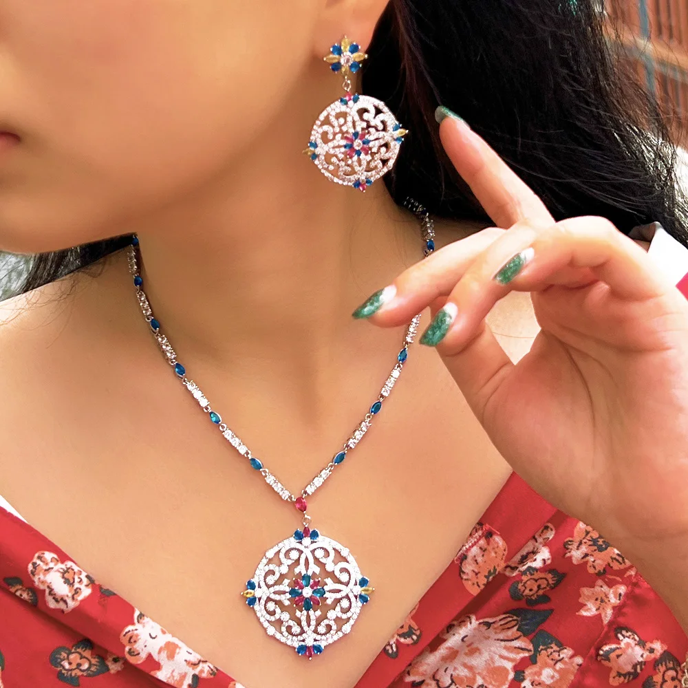 Pera Vintage Big Hollow Out Design Colorful CZ Zircon Round Pendant Necklace Earrings Sets for Women Luxury Banquet Jewelry J199