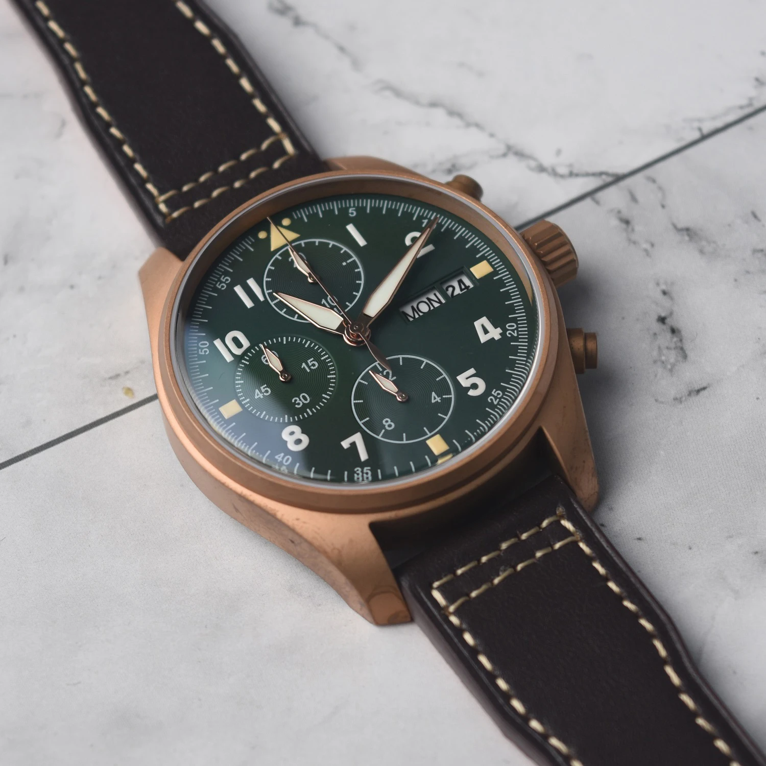 Hruodland Chronograph Pilot Watch Bronze Sapphire Crystal 100m Waterproof 42mm Fashion Quartz Wristwatch F007Q Reloj Hombre