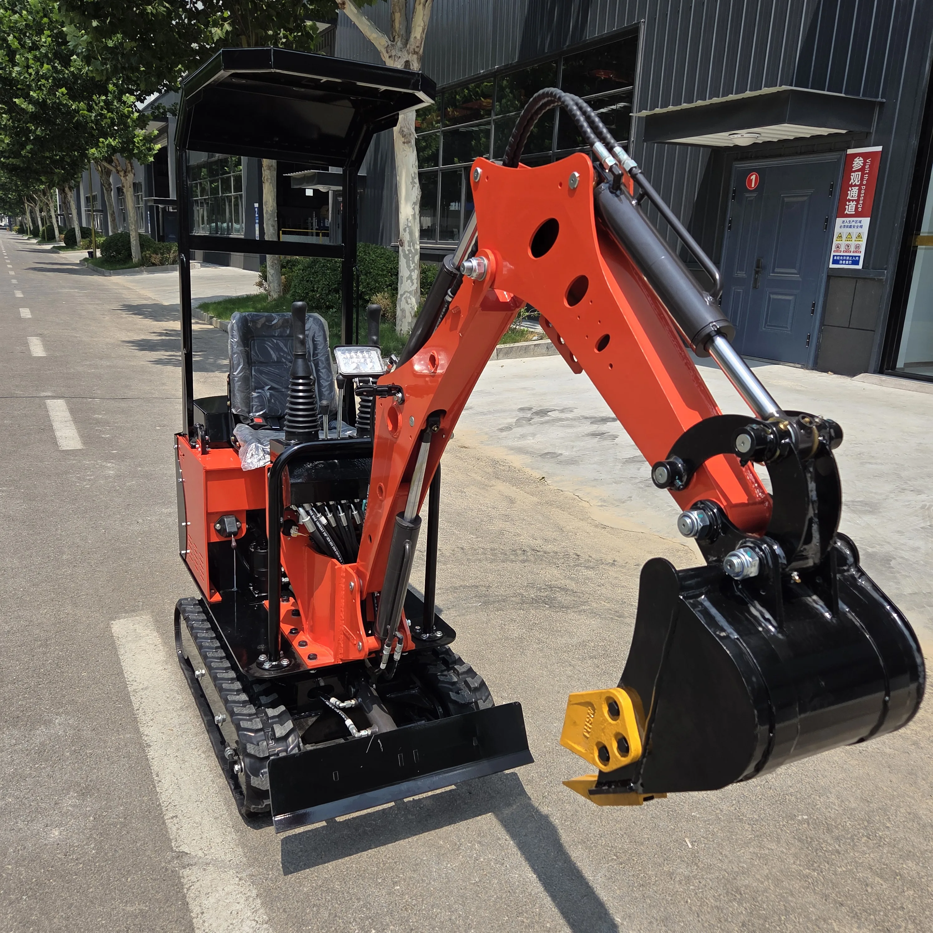 조경용 굴착기, 800kg 전지형 미니 트랙 굴삭기: 신형 도시 건설 모델, 8.6kw, EPA 표준