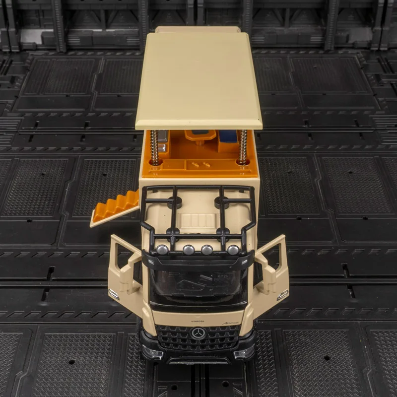 1:32 メルセデス・ベンツ トラック合金製カーモデル、音と光の機能を備えたプルバック式おもちゃの車、豊富なディテール