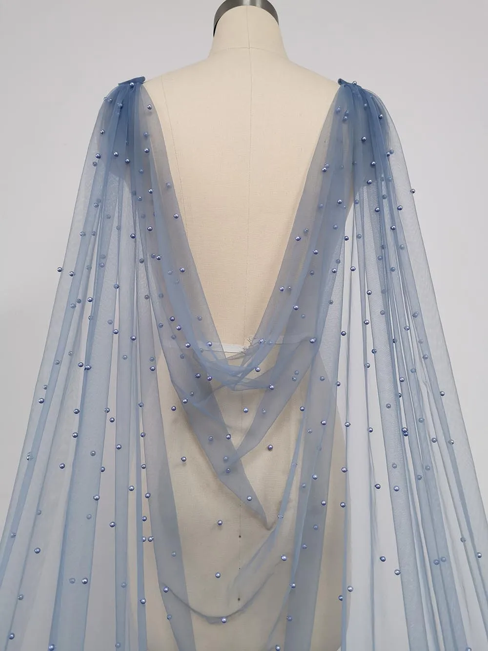 Customized Light Gray Blue Pearls Wedding Cape Romantic 3 Meters Long Shoulder Veil with Pins Bridal Bolero Wedding Accessories