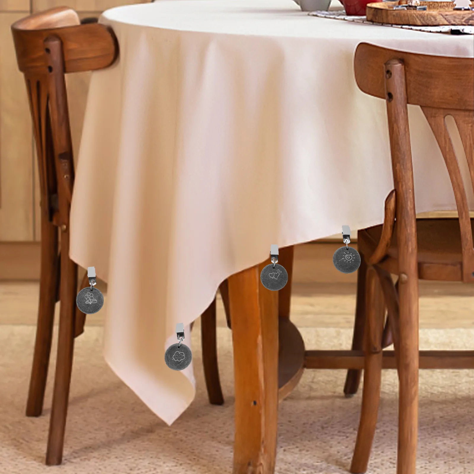 

8Pcs Outdoor Tablecloth Weights with Clip Rustproof Decorative Pendants for Picnic Wedding Garden Parties Reusable Camping