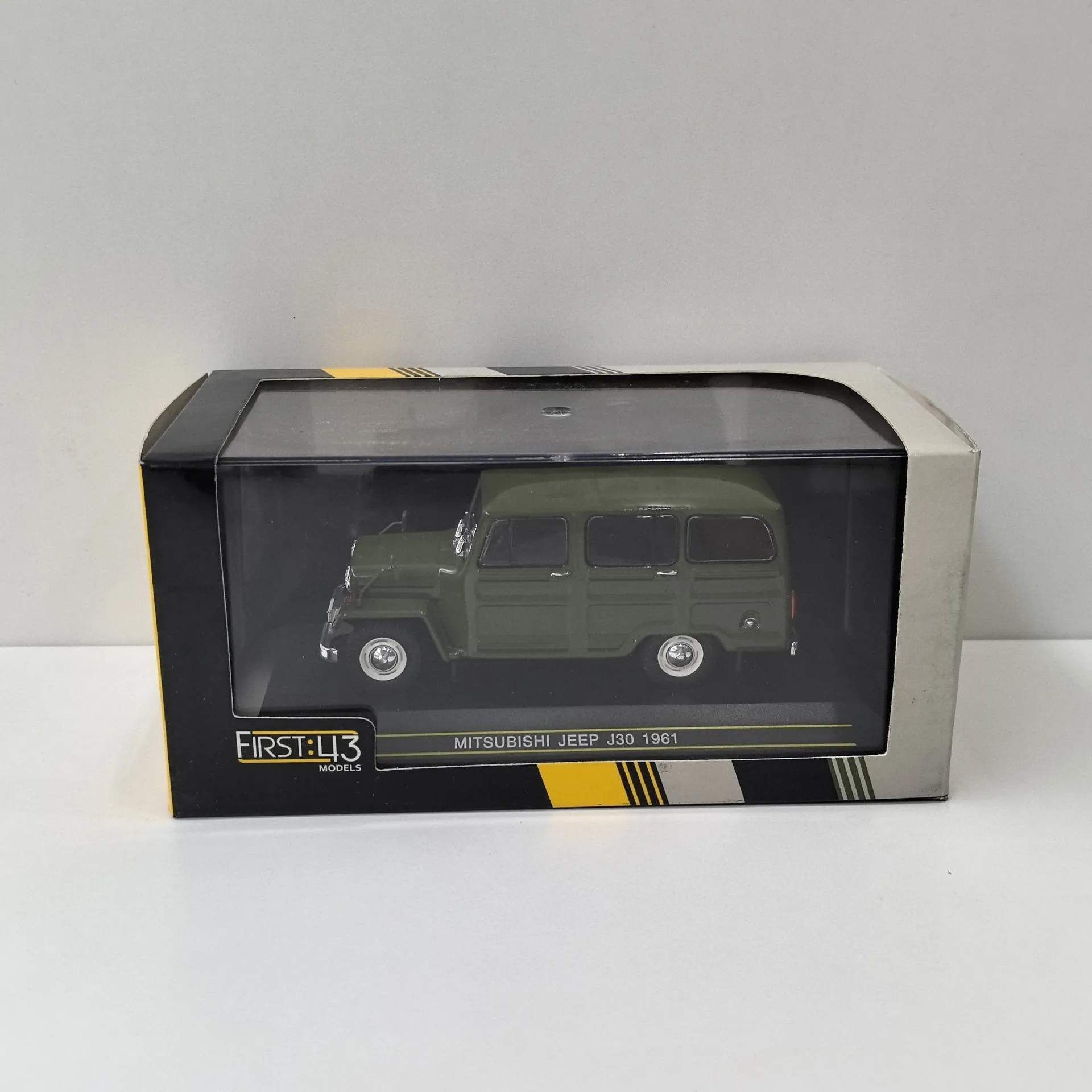 Odlewany model samochodu FIRST 1/43 MITSUBISHI JEEP J30 1961 Mitsubishi Motor, metalowy model kolekcjonerski, zabawka, prezent, pamiątka, do ekspozycji