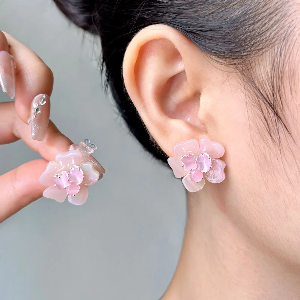 

Summer versatile playful freesia flower sugar cube earrings exquisite s925 silver needle