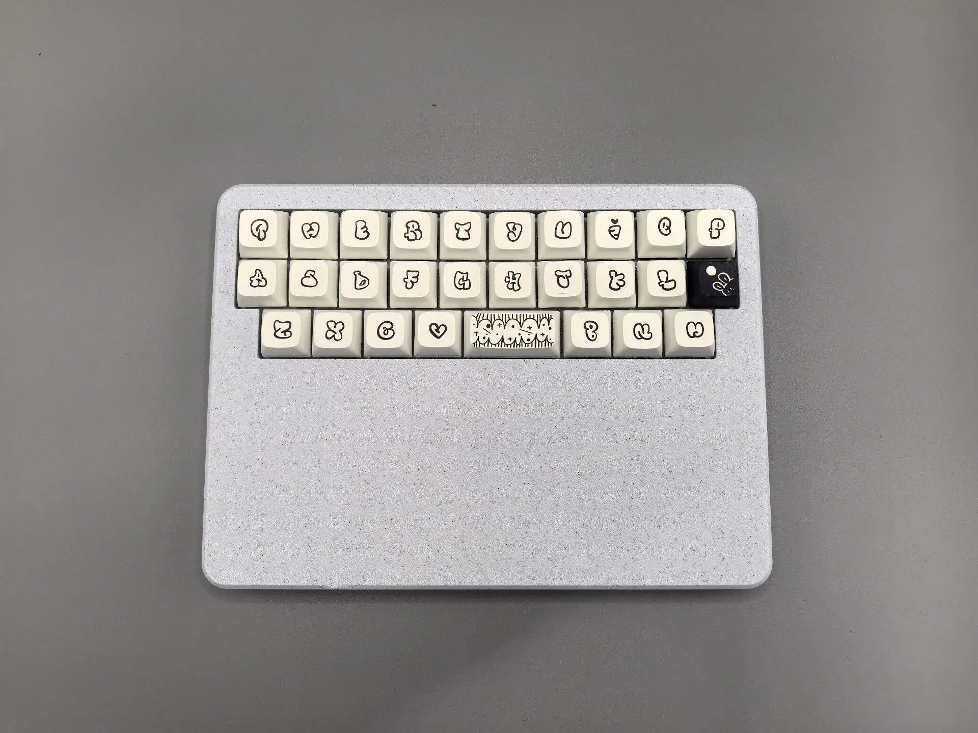 Hot Sales 30% Keyboard Custom Tri-model Wireless Bluetooth 2.4Ghz RGB Hot-swap VIA/josn 8 Layer 3000mA Battery for Gamers Design