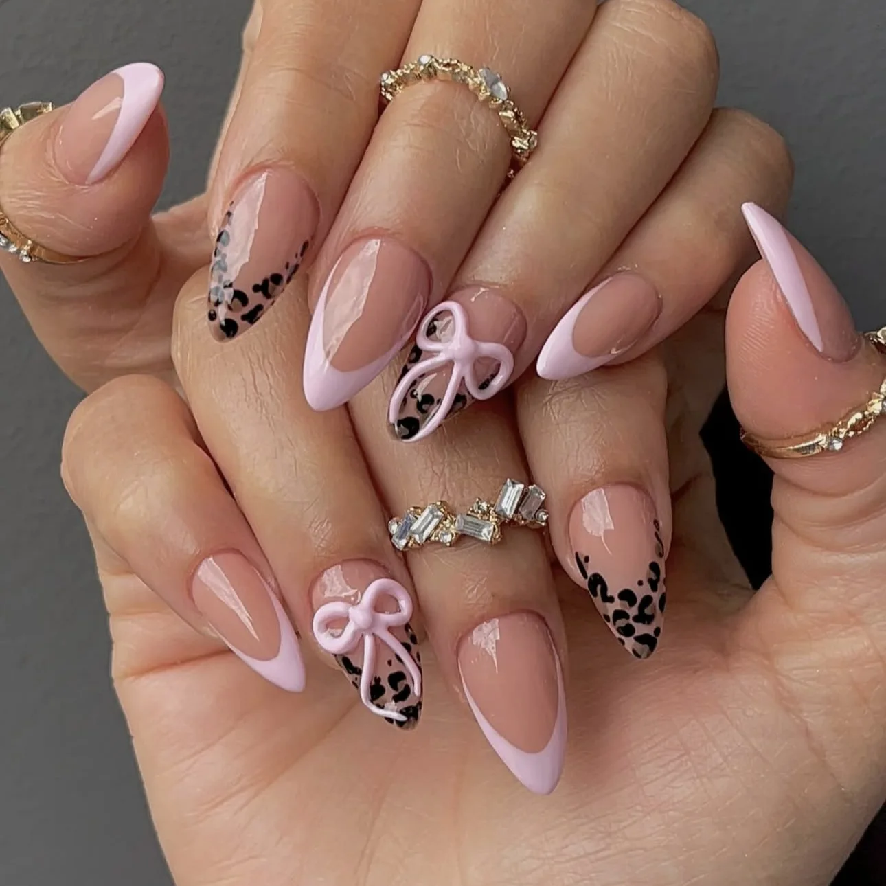 

24PCS Pink Bow Leopard Print Fake Nails Almond French Design Press on Nails Sweet Cool Style Personalized Removable False Nails