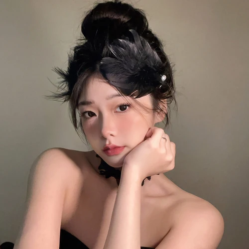 Imagen 2 del producto 2 unids/set de pinzas para el cabello de plumas de Color blanco y negro, pasadores de cocodrilo de Ballet de felpa con perlas, tocados elegantes para actuación de fiesta