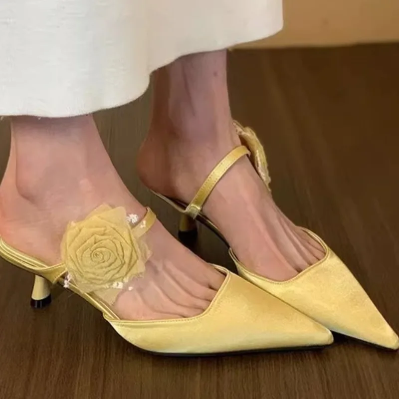صنادل نسائية بكعب عالي بتصميم جديد على شكل زهرة ريترو باوتو أحذية مولر صيفية جديدة موديل 2025 بكعب عالي