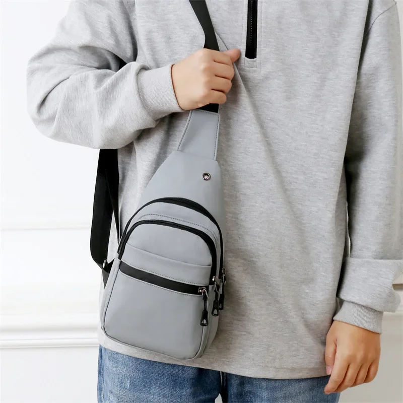 Breast bag, simple and fashionable messenger bag, men's versatile and lightweight shoulder bag, large-capacity.