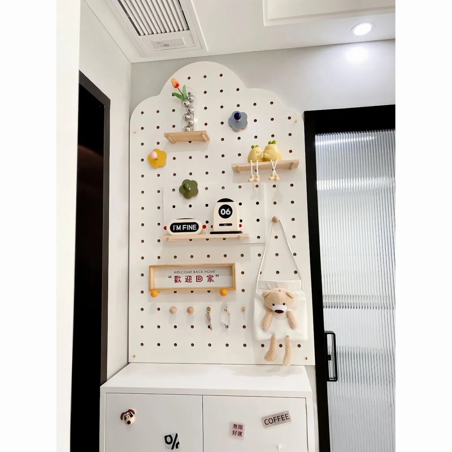 Etagere-murale-en-bois-perforee-cloud-hole-board-pour-l'entree-support-de-rangement-et-presentoir-pour-plantes-domestiques