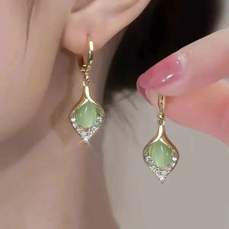 Trend Korean New Elegant Shiny Zircon Earrings for Women Fashion White Green Moonlight Cat Eye Stone Earrings Party Jewelry Gift